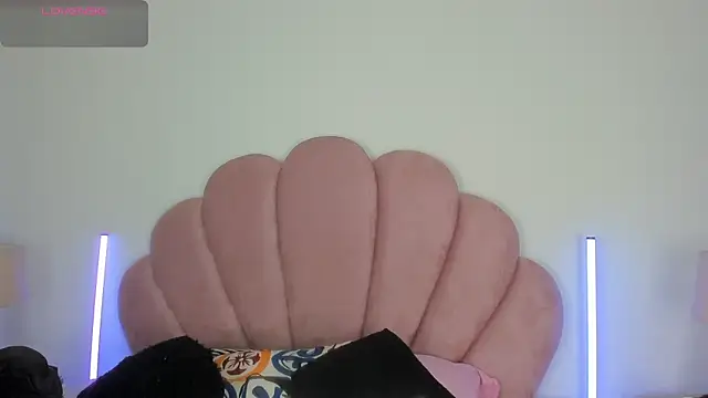Nicole Paradise online show from May 14, 1:29 pm