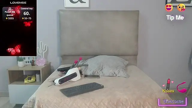 SophiaMeyerst online show from May 26, 2:46 pm