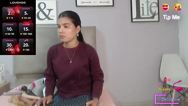 Snapshot of SophiaMeyerst chatting on June 30, 2:40 pm SophiaMeyerst online show from June 30, 2:40 pm