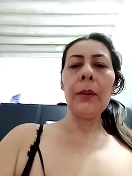 Snapshot of Mia-funny20 chatting on February 2, 3:17 pm Mia-funny20 online show from February 2, 3:17 pm