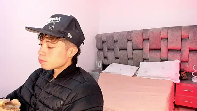 Snapshot of MarcusCollinss_ chatting on December 4, 12:03 pm MarcusCollinss online show from December 4, 12:03 pm