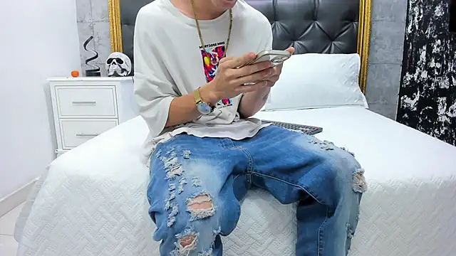 Snapshot of MarcusCollinss_ chatting on December 6, 12:49 pm MarcusCollinss online show from December 6, 12:49 pm