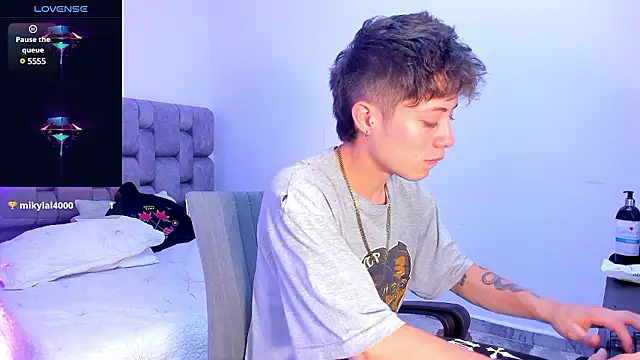 Snapshot of MarcusCollinss_ chatting on December 7, 3:19 pm MarcusCollinss online show from December 7, 3:19 pm