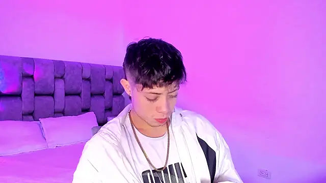 Snapshot of MarcusCollinss_ chatting on December 11, 1:17 pm MarcusCollinss online show from December 11, 1:17 pm