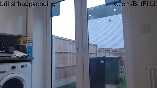 Snapshot of BritishHappyEnding chatting on December 26, 10:05 am BritishHappyEnding online show from December 26, 10:05 am