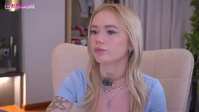 LexieLoree online show from April 19, 2:33 am