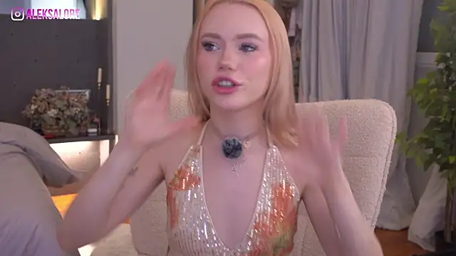 Snapshot of LexieLoree chatting on July 1, 3:08 am LexieLoree online show from July 1, 3:08 am