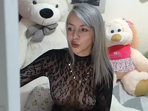 Snapshot of MOLLY4444 chatting on February 11, 12:15 am MOLLY4444 online show from February 11, 12:15 am