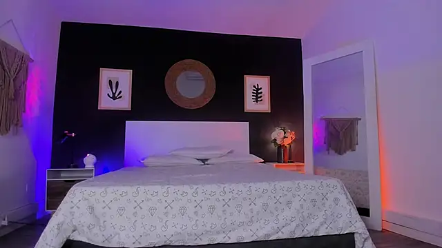 VioletPaket online show from November 4, 11:42 am