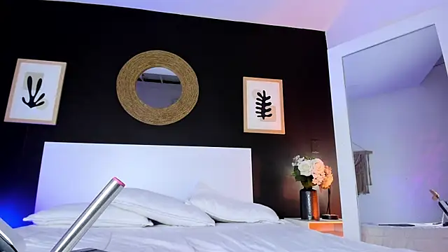 VioletPaket online show from November 29, 1:25 pm