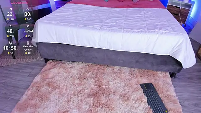 VioletPaket online show from April 11, 12:42 pm