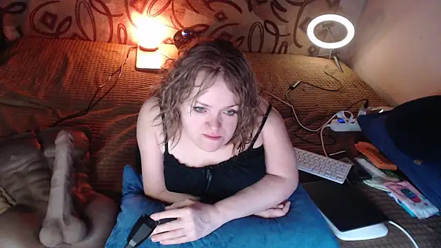 Snapshot of MiniNatalie chatting on January 24, 11:45 pm MiniNatalie online show from January 24, 11:45 pm