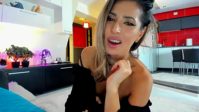 Snapshot of MissSmiley26 chatting on February 1, 12:18 am MissSmiley26 online show from February 1, 12:18 am