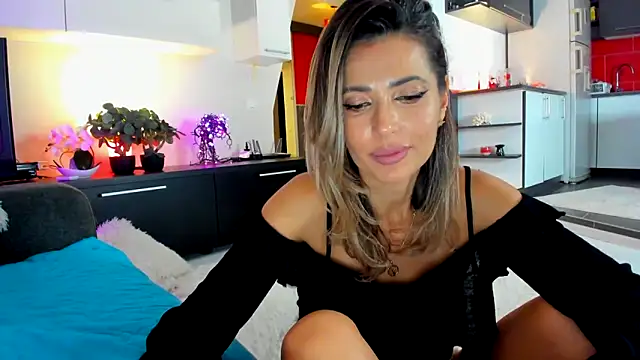 Snapshot of MissSmiley26 chatting on February 1, 3:19 am MissSmiley26 online show from February 1, 3:19 am