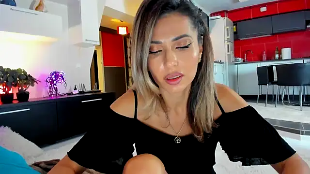 Snapshot of MissSmiley26 chatting on February 6, 10:32 pm MissSmiley26 online show from February 6, 10:32 pm