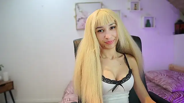 Amai  Liu online show from November 10, 7:13 pm