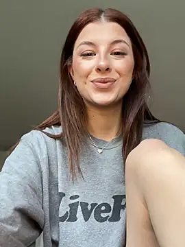 Snapshot of Mia-Minou chatting on April 6, 7:31 am Mia-Minou online show from April 6, 7:31 am