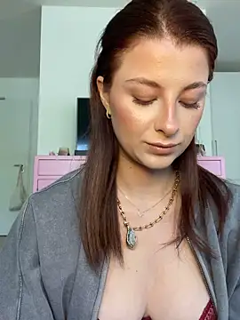 Snapshot of Mia-Minou chatting on April 21, 7:58 am Mia-Minou online show from April 21, 7:58 am