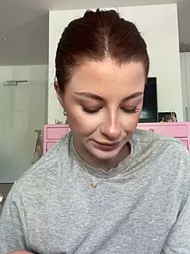 Snapshot of Mia-Minou chatting on April 26, 7:39 am Mia-Minou online show from April 26, 7:39 am