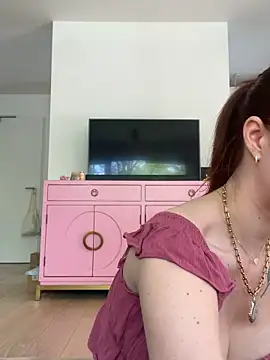 Snapshot of Mia-Minou chatting on April 27, 9:40 am Mia-Minou online show from April 27, 9:40 am