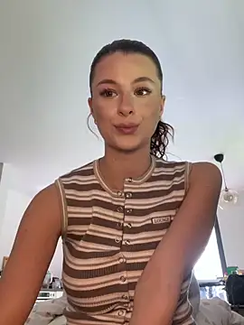 Snapshot of Mia-Minou chatting on May 3, 12:00 pm Mia-Minou online show from May 3, 12:00 pm