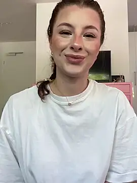 Snapshot of Mia-Minou chatting on May 4, 7:48 am Mia-Minou online show from May 4, 7:48 am