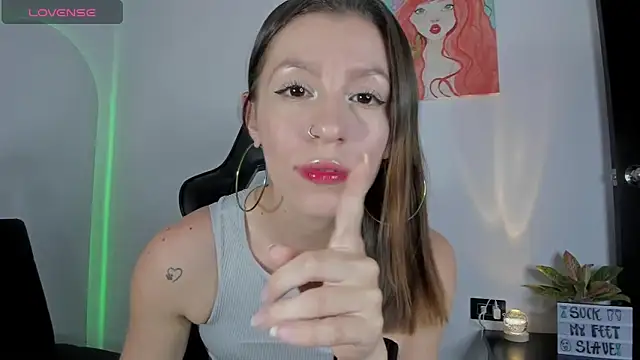 Snapshot of roxanne_jones1 chatting on April 18, 7:58 pm roxanne jones1 online show from April 18, 7:58 pm