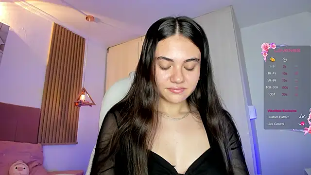 mia nevaeh online show from May 7, 8:36 pm