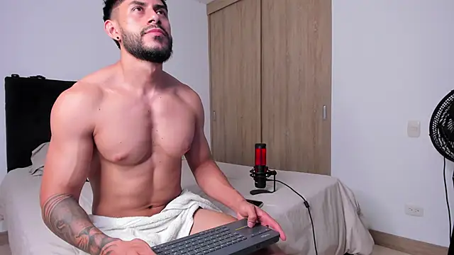 Snapshot of alexxxmachine chatting on February 27, 12:54 am alexxxmachine online show from February 27, 12:54 am