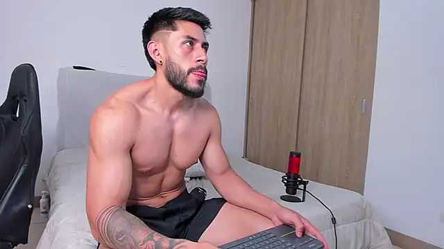 Snapshot of alexxxmachine chatting on March 15, 11:39 pm alexxxmachine online show from March 15, 11:39 pm