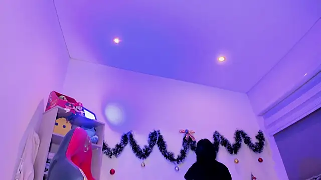Snapshot of madelyn_rose_ chatting on December 20, 2:19 am madelyn rose online show from December 20, 2:19 am