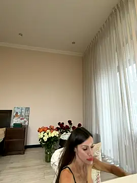 Hott Lolla online show from December 1, 9:03 am