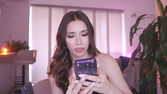 Snapshot of honeyann08 chatting on February 3, 8:47 pm honeyann08 online show from February 3, 8:47 pm