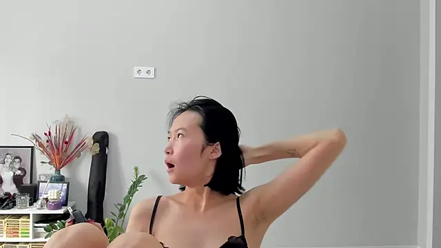 Snapshot of ailey_chao chatting on March 2, 3:52 am ailey chao online show from March 2, 3:52 am