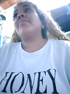 ELLA KELLY online show from March 21, 11:59 am