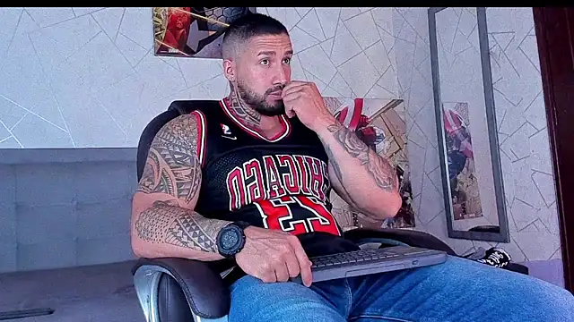 Snapshot of Cristian_Walker chatting on February 7, 3:27 pm Cristian Walker online show from February 7, 3:27 pm