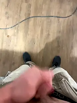 Snapshot of dimitriei chatting on December 5, 10:33 am dimitriei online show from December 5, 10:33 am