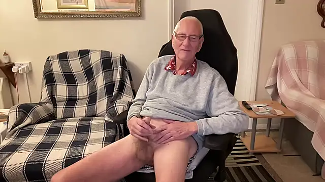 Snapshot of cutaboverest chatting on November 5, 4:07 pm cutaboverest online show from November 5, 4:07 pm