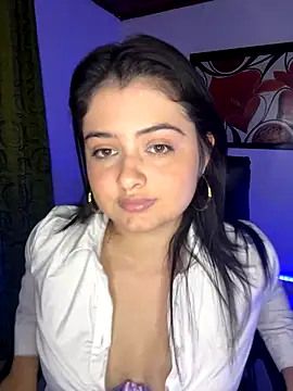 Stephania 18 online show from December 3, 7:55 pm