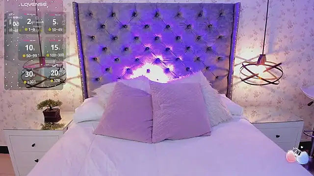 Snapshot of MiaWinx chatting on March 8, 9:08 pm MiaWinx online show from March 8, 9:08 pm