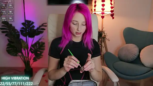 Snapshot of Selena_Lily chatting on February 23, 7:17 pm Selena Lily online show from February 23, 7:17 pm