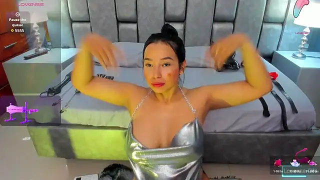 AniEvans  online show from February 11, 11:04 am