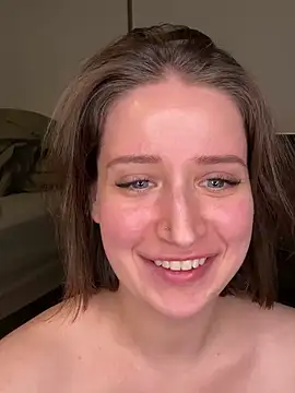 nerdynina online show from December 13, 2:43 am