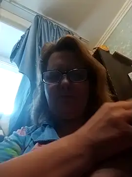 Snapshot of Forest-Lady chatting on February 8, 8:18 am Forest-Lady online show from February 8, 8:18 am