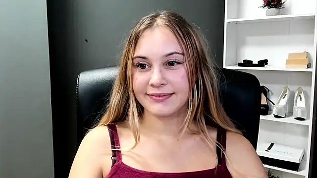 Snapshot of kitty_valeria chatting on July 9, 4:33 pm kitty valeria online show from July 9, 4:33 pm