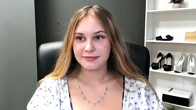 Snapshot of kitty_valeria chatting on July 13, 8:55 pm kitty valeria online show from July 13, 8:55 pm