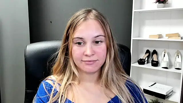 Snapshot of kitty_valeria chatting on July 22, 2:20 pm kitty valeria online show from July 22, 2:20 pm