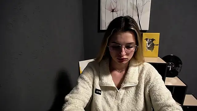 Snapshot of lady_olivia_ chatting on April 22, 5:25 pm lady olivia online show from April 22, 5:25 pm