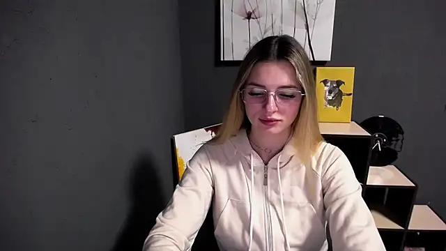 Snapshot of lady_olivia_ chatting on April 28, 3:06 pm lady olivia online show from April 28, 3:06 pm