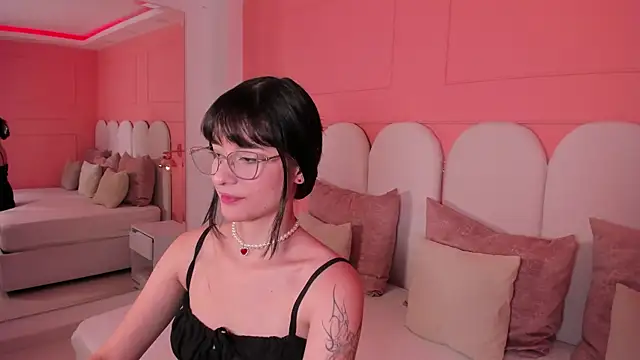 emilly williams  online show from December 26, 5:08 pm